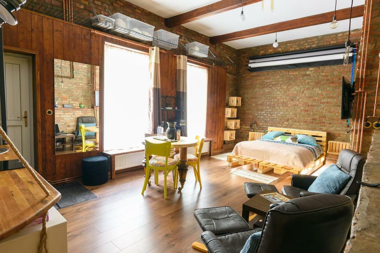 Studio V - Industrial & Original - Old Town Apartment Cluj-Napoca Ngoại thất bức ảnh